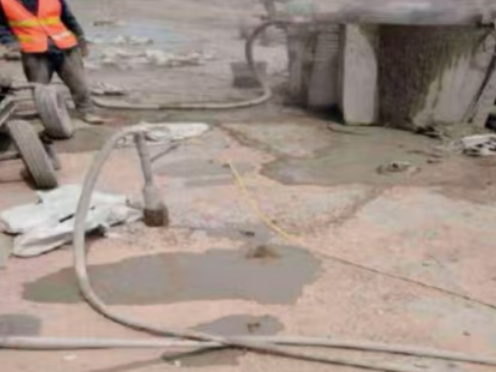 秀洲水泥混凝土路面板底注浆技术 路面脱空注浆整治方案